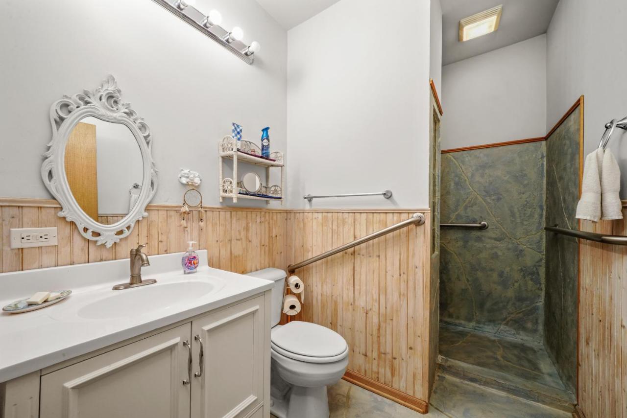 Beautiful Home In Beach Park Il Екстериор снимка